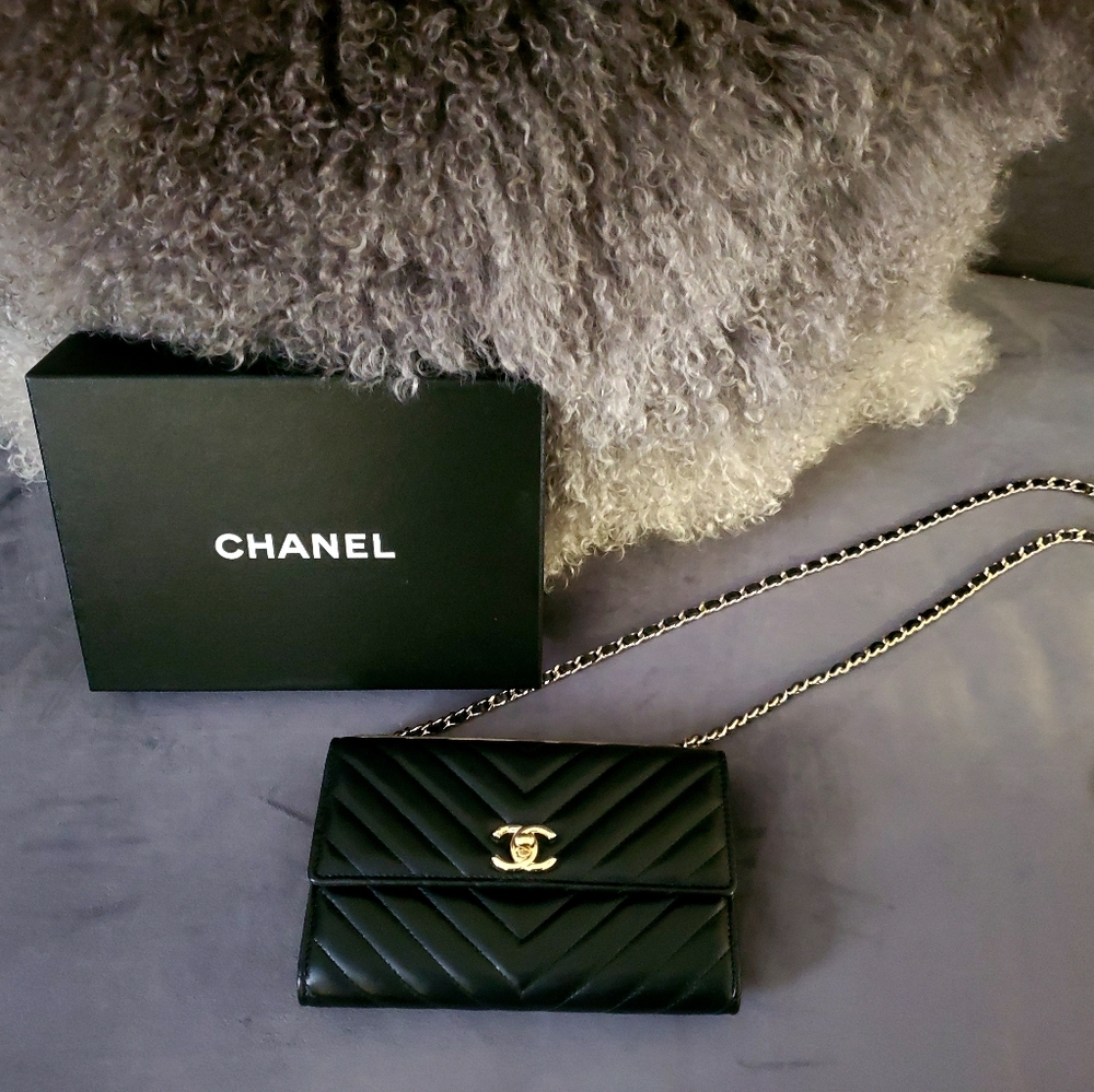 Authentic Chanel Soft Caviar handbag - Picture 2 of 8